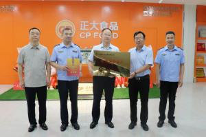 市文明辦、市市場(chǎng)監管局聯(lián)合為我公司文明誠信經(jīng)營(yíng)授牌